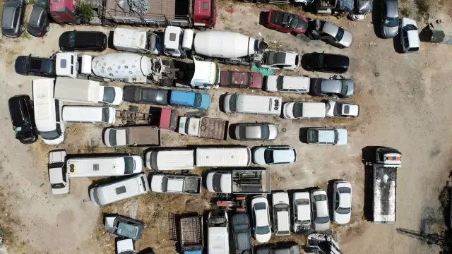 Elazığ'da araç mezarlığı: 60 milyonluk servet çürüyor Elazığ'da araç mezarlığı: 60 milyonluk servet çürüyor