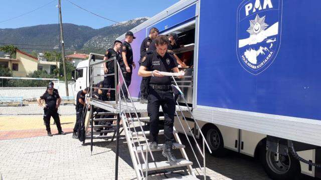 Emniyet'ten vatandaşın ihtiyacına jet hızıyla cevap! 5 bin kişi kapasiteli mutfak tırı kuruldu