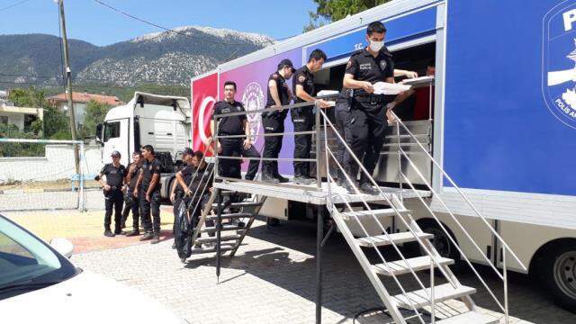Emniyet'ten vatandaşın ihtiyacına jet hızıyla cevap! 5 bin kişi kapasiteli mutfak tırı kuruldu