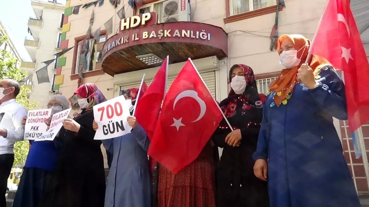 DİYARBAKIR - Diyarbakır anneleri 700 gündür evlatları için nöbette