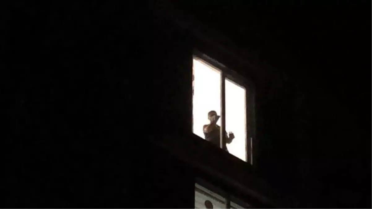 Fransız balkon can aldı! Yaslandığı demirlerin çıkması sonucu beton zemine düşen kadın yaşamını yitirdi