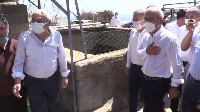 Son dakika haberleri... Hazine ve Maliye Bakanı Elvan, orman yangından etkilenen vatandaşlarla buluştu