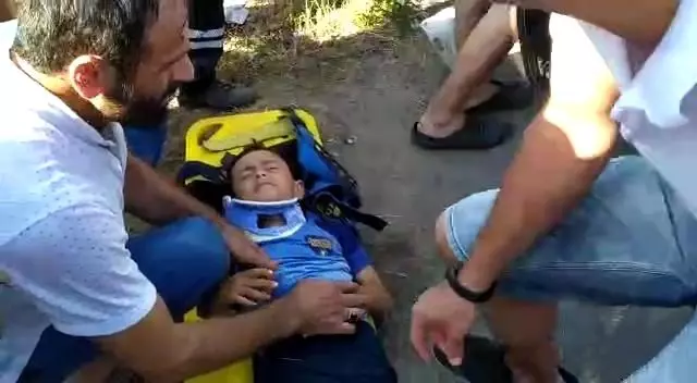 İki araç kavşakta kafa kafaya çarpıştı: 1 ölü, 5 yaralı
