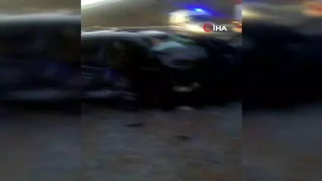 İki otomobil kafa kafaya çarpıştı: 3 ölü, 4 yaralı