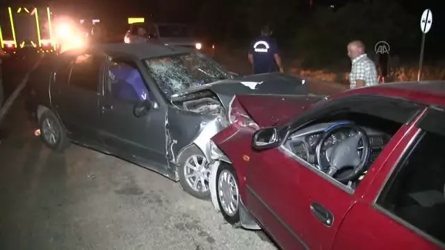 KAHRAMANMARAŞ - İki otomobil çarpıştı: 6 yaralı