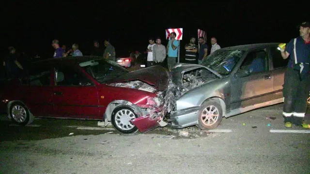 KAHRAMANMARAŞ - İki otomobil çarpıştı: 6 yaralı