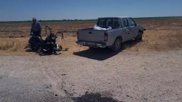 KAMYONETLE ÇARPIŞAN MOTOSİKLETTE BABA YARALANDI; 1 OĞLU ÖLDÜ, 1 OĞLU YARALI