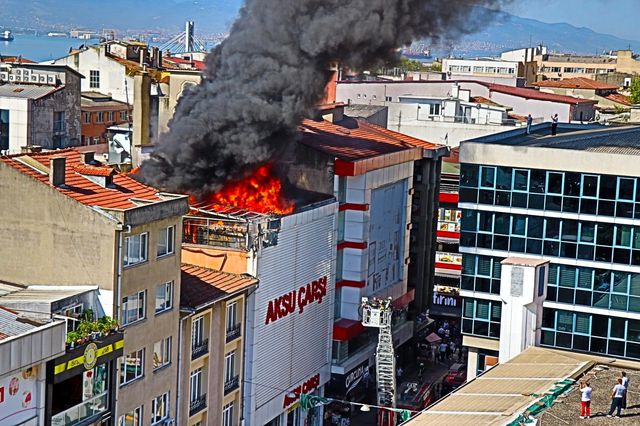 kentin gobegindeki 5 katli magaza alev alev y 11 14303362 o