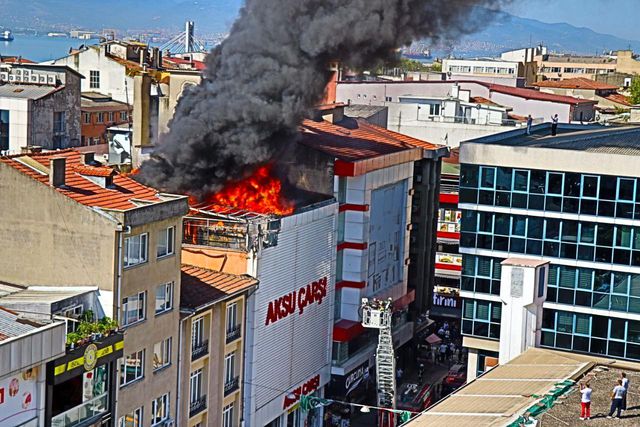 kentin gobegindeki 5 katli magaza alev alev y 2 14303362 o