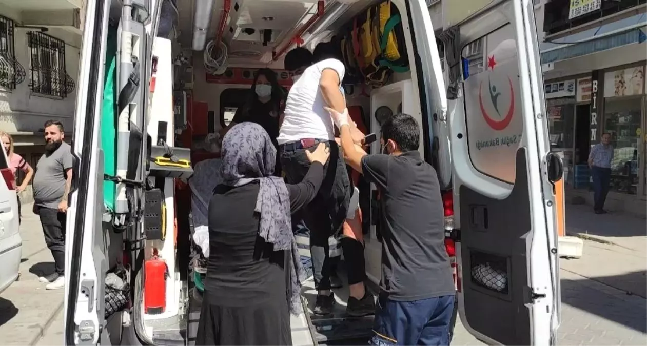 Gözü dönmüş kayınpeder, kızının gözü önünde damadını bıçakladı