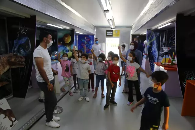 Konya Büyükşehir Belediyesinin Bilim Tırı Halkapınar'a geldi