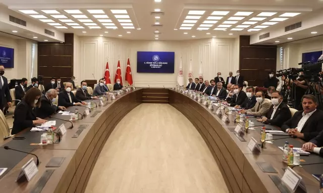 Memur ve memur emeklisinin zammı için görüşmeler başladı! Bakan, enflasyonun üzerinde bir rakamı işaret etti Memur ve memur emeklisinin zammı için görüşmeler başladı! Bakan, enflasyonun üzerinde bir rakamı işaret etti