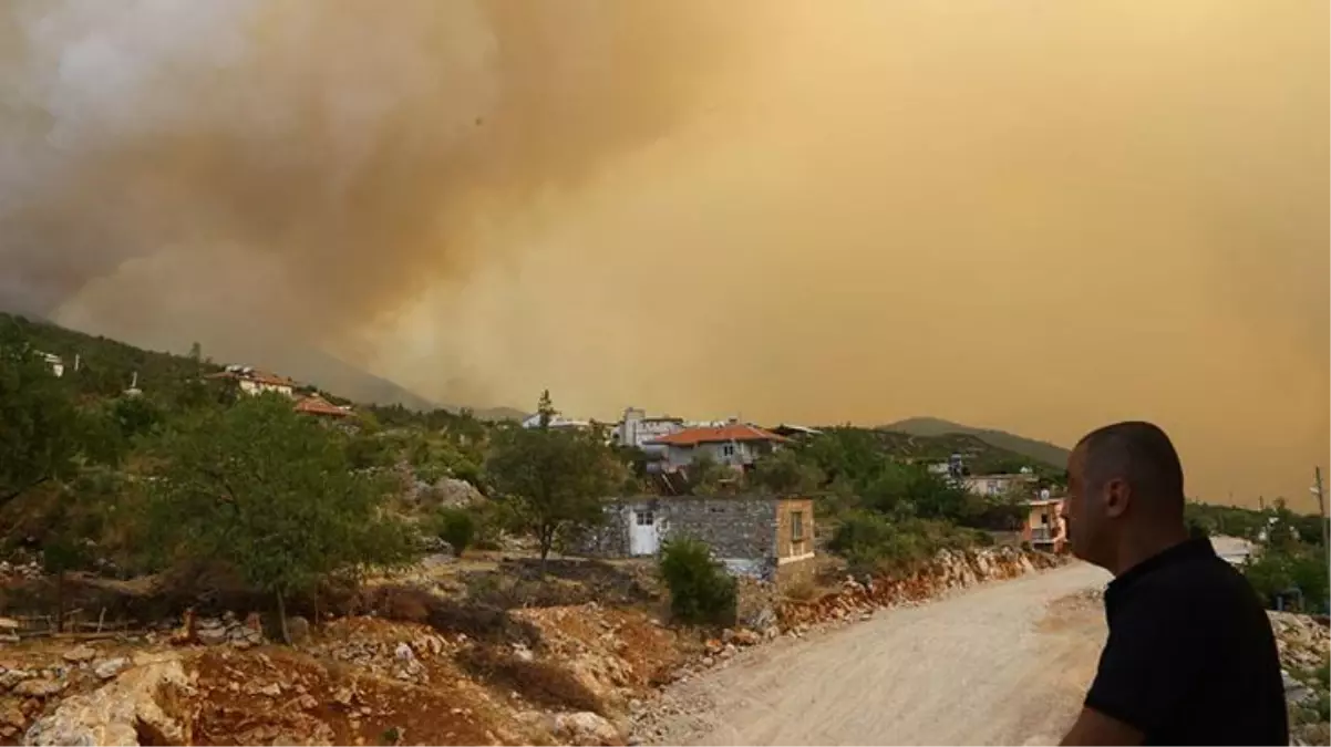 Son Dakika: Tahliye edilen Gündoğmuş ilçe merkezine yaklaşan yangın kontrol altına alındı