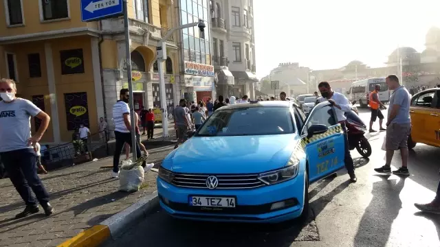 Arıza yapan ticari taksi Taksim Meydanı'nı dumana boğdu