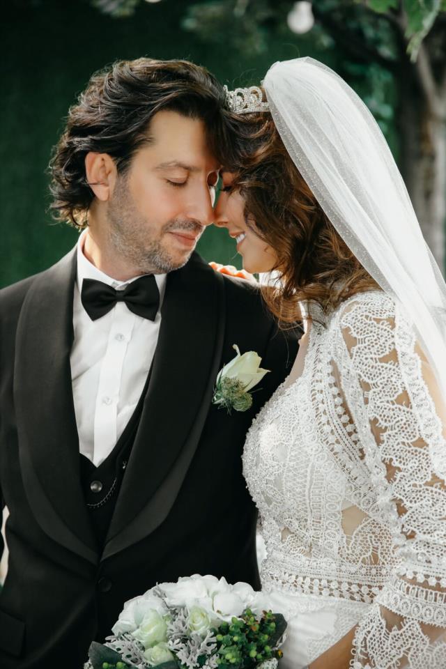 Tarık Soner ile evlenen manken Şenay Akay, güzelliğiyle göz kamaştırdı
