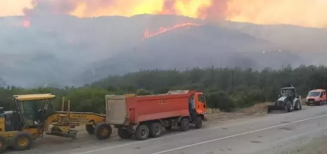 ULAŞTIRMA VE ALTYAPI BAKANLIĞI TÜM İMKANLARIYLA YANGINA MÜDAHALE EDİYOR