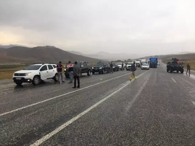 Van'da aşırı yağışlar sürüyor! Hakkari kara yolu ulaşıma kapandı
