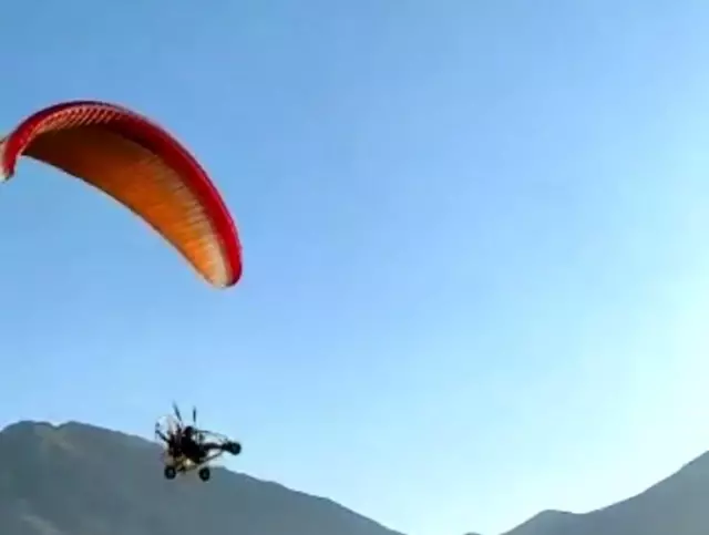 Yamaç paraşütçüleri ve paramotor tutkunları gökyüzünü renklendirdi