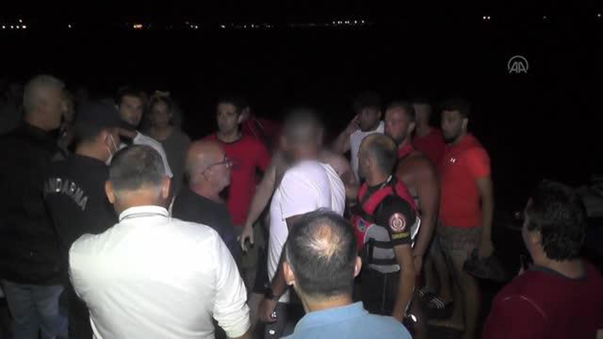 8 saat kaldığı denizde gücü tükendiği için karaya çıkamayan kişi kurtarıldı