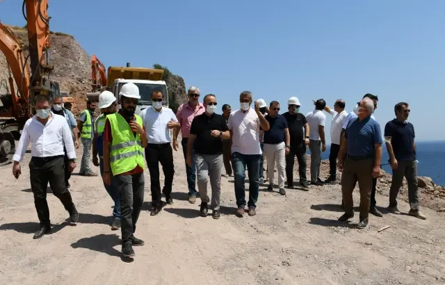 ÇANAKKALE - AK Parti'li Bülent Turan Assos'ta devam eden kaya ıslahı çalışmalarını inceledi
