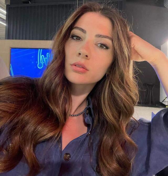 Aşk Mantık İntikam'ın başrolü Burcu Özberk, afetzedeler için harekete geçti Aşk Mantık İntikam'ın başrolü Burcu Özberk, afetzedeler için harekete geçti
