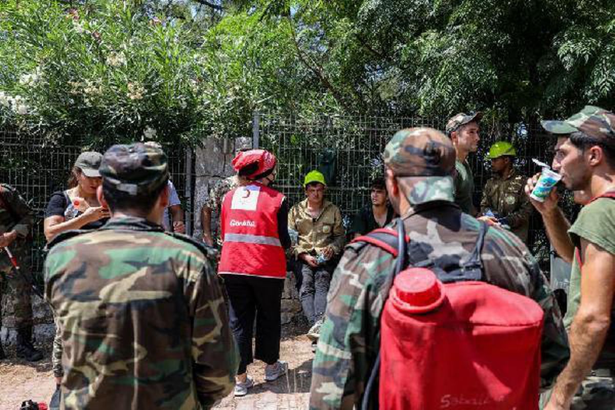 Azerbaycanlı yangın söndürme ekibine Kızılay'dan beslenme desteği