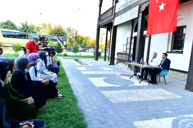 Lider Çınar, 'Açık Hava Söyleşi' programına katıldı