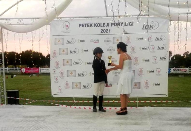 binicilik kulubu sporcusunun birincilik basar 3 14305332 o