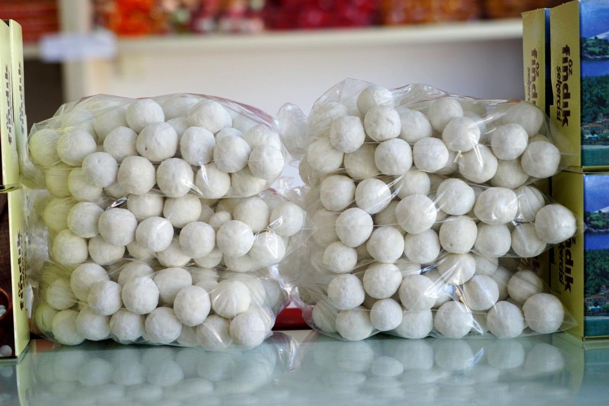 Bir asırdır bu ilçede üretilen fındık şekeri sevilerek tüketiliyor