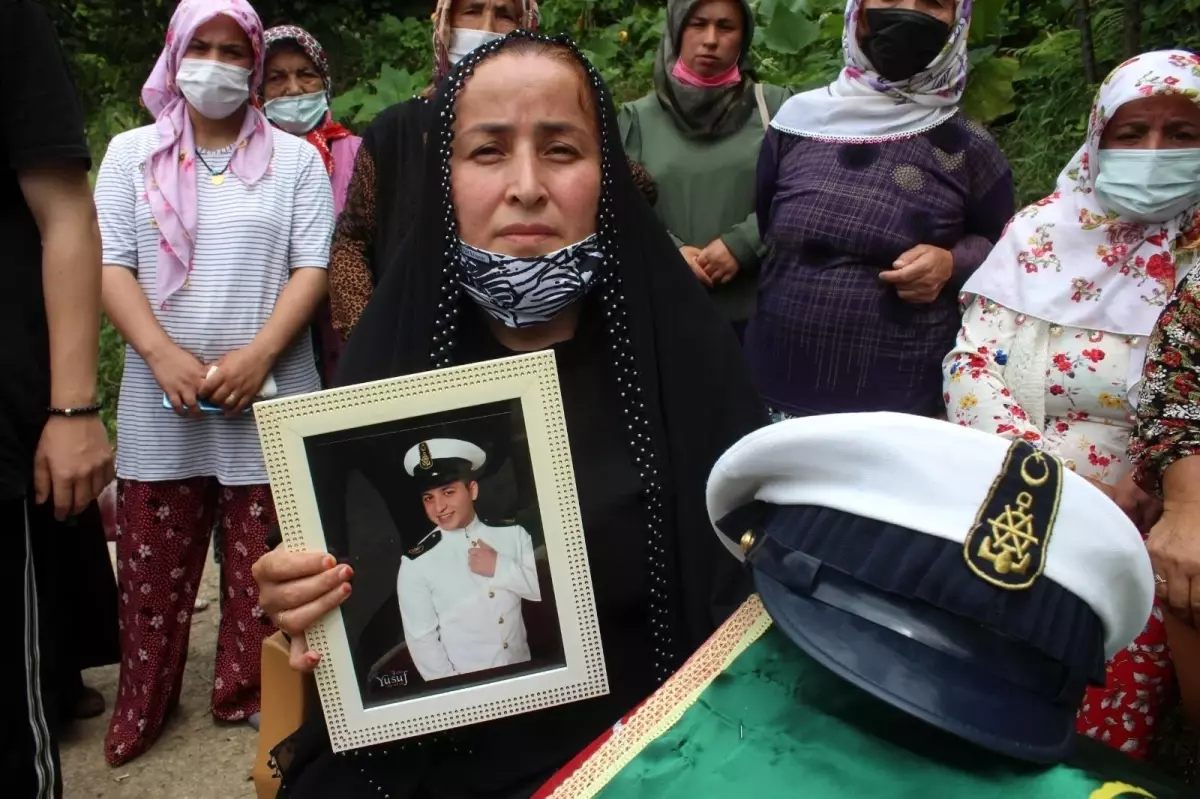 Son dakika haber: Çalıştığı yük gemisinde geçirdiği kaza sonucu ölen 3. kaptan memleketinde son yolculuğuna uğurlandı