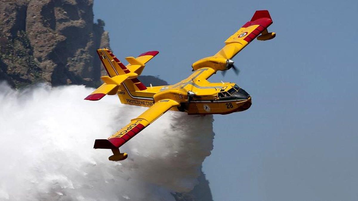 Canadair CL-415 özellikleri nelerdir, hangi ülkenin? Yangın söndürme uçağı Canadair CL-415 teknik özellikleri nedir? Türkiye'de bu uçaktan var mı?