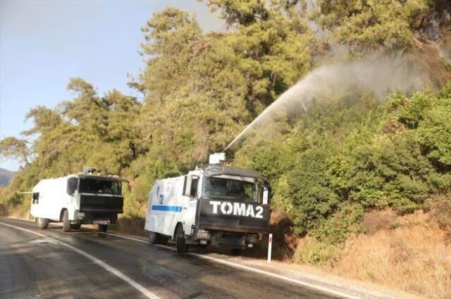 Emniyet, Antalya ve Muğla'daki yangın söndürme çalışmalarına 112 TOMA ile takviye veriyor