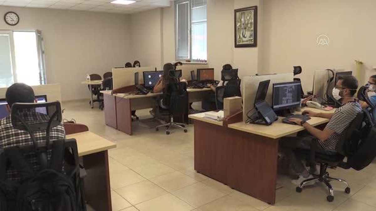 ESKİŞEHİR - Akıllı süpürgeden ilham alan firma yerli yük taşıma robotu geliştirdi