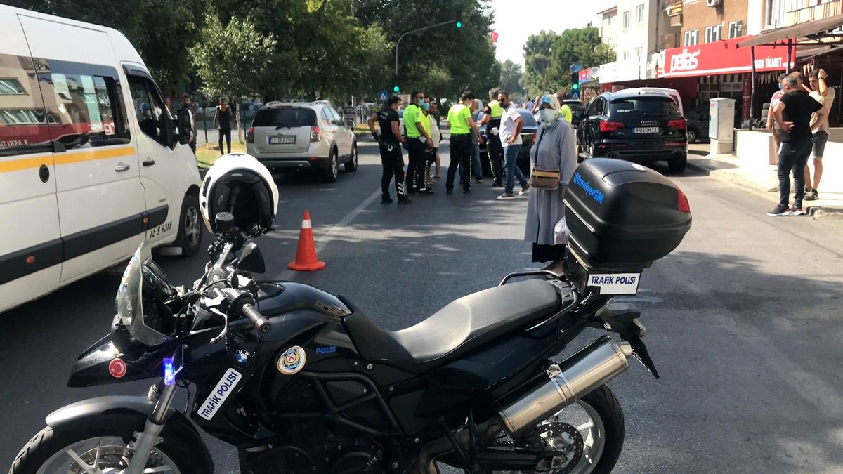 Geri geri giderken yaşlı kadını hastanelik etti