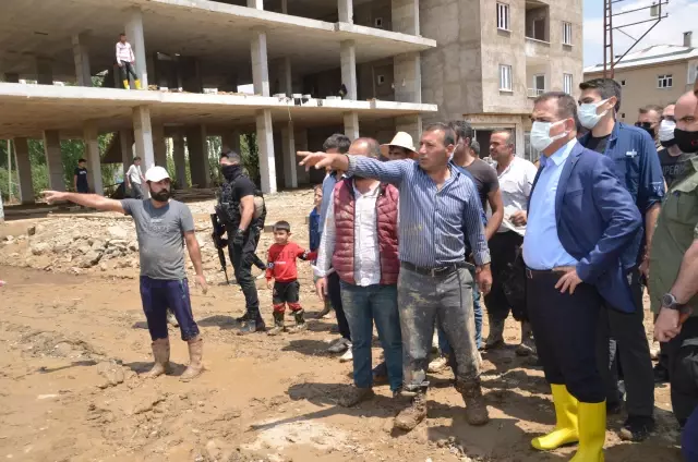 Son dakika: Vali Akbıyık, selin zarara neden olduğu bölgelerde incelemelerde bulundu