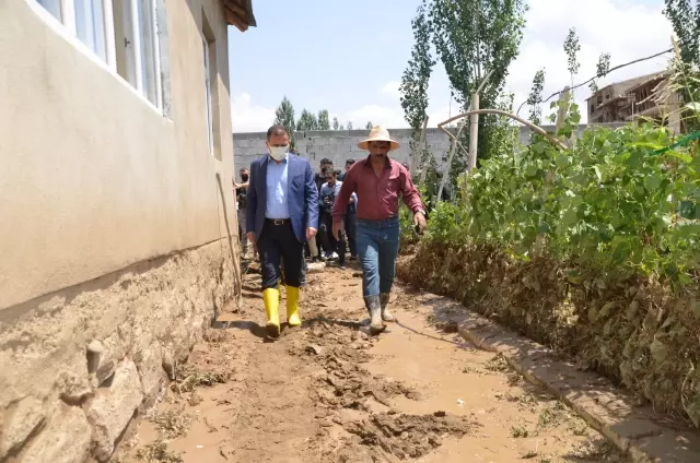 Son dakika: Vali Akbıyık, selin zarara neden olduğu bölgelerde incelemelerde bulundu