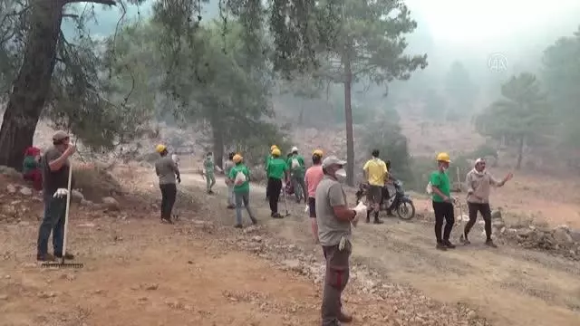 Son dakika haberi... Muğla'nın Köyceğiz ilçesinde orman yangının ilerlemesi nedeniyle 3 mahalle boşaltıldı
