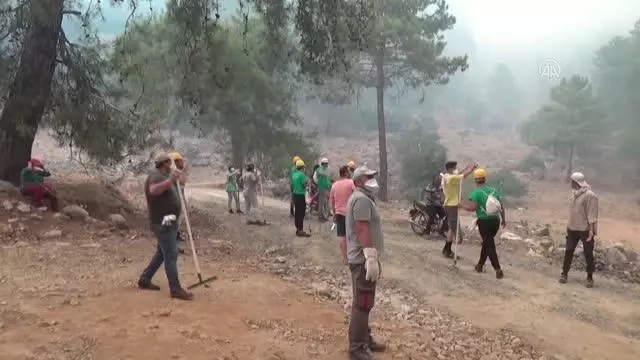 Son dakika haberi... Muğla'nın Köyceğiz ilçesinde orman yangının ilerlemesi nedeniyle 3 mahalle boşaltıldı