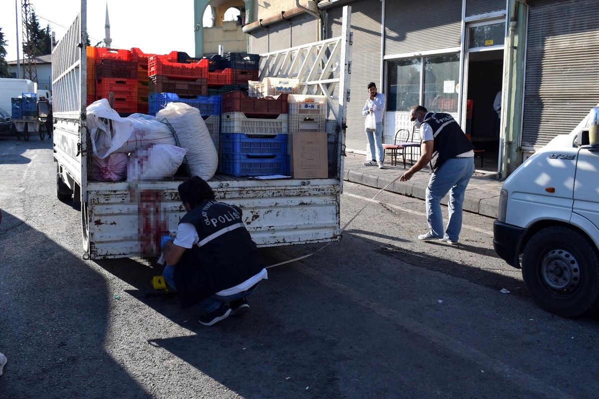 Son dakika 3. sayfa: Silahlı saldırının ardından kaçarken kaza yaptı: 2 yaralı