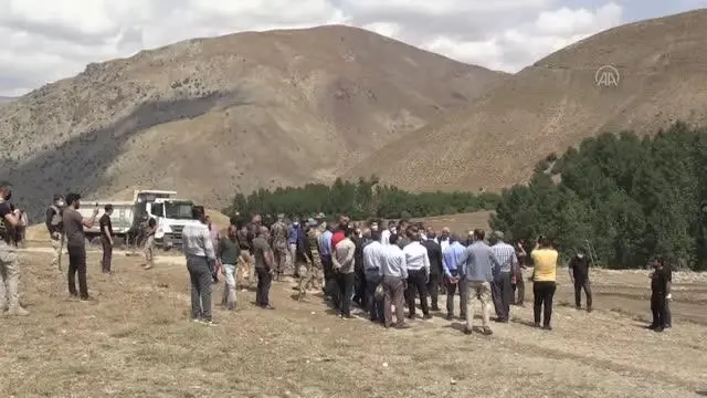 Son dakika: Vali Akbıyık, selin zarara neden olduğu bölgelerde incelemelerde bulundu