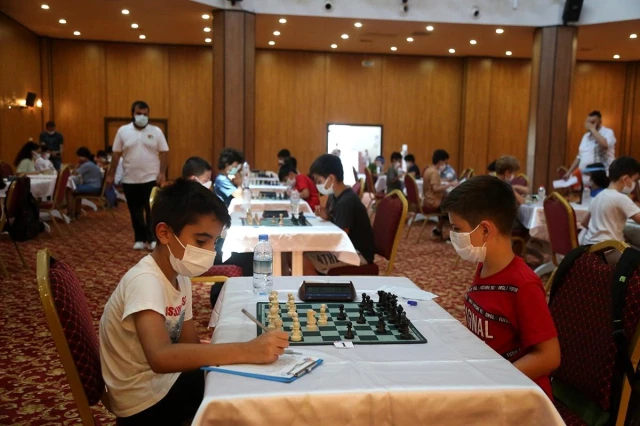 Yüreğir'de satranç turnuvasına ağır ilgi