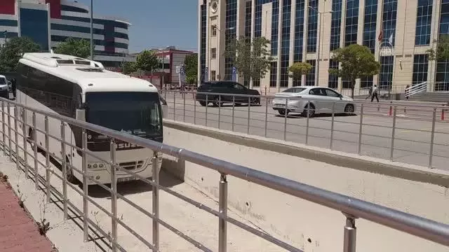 Son dakika haber... Aynı aileden 7 kişinin öldürüldüğü silahlı saldırıyla ilgili yakalanan 14 zanlıdan 10'u tutuklandı