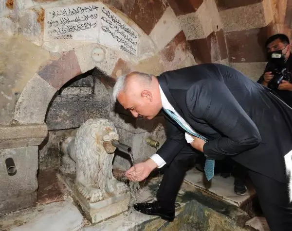 Bakan Ersoy: Nefsimizi ikna etme derdine düşmeden hakikati aramakla yükümlüyüz