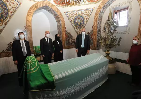 Bakan Ersoy: Nefsimizi ikna etme derdine düşmeden hakikati aramakla yükümlüyüz
