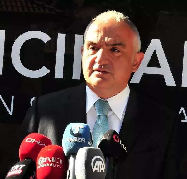 Bakan Ersoy: Nefsimizi ikna etme derdine düşmeden hakikati aramakla yükümlüyüz