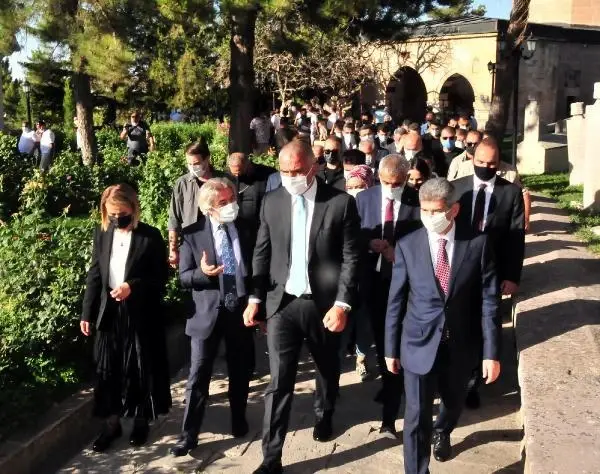 Bakan Ersoy: Nefsimizi ikna etme derdine düşmeden hakikati aramakla yükümlüyüz