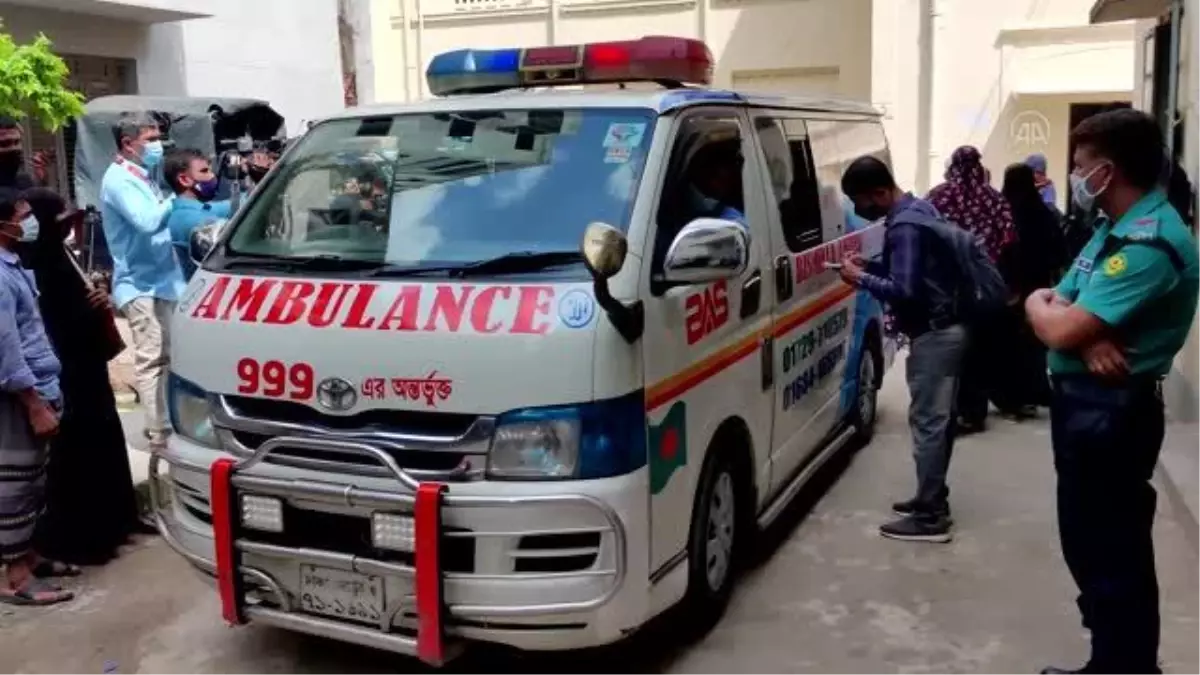 Bangladeş'te fabrika yangınında ölenlerin naaşları ailelerine teslim edildi