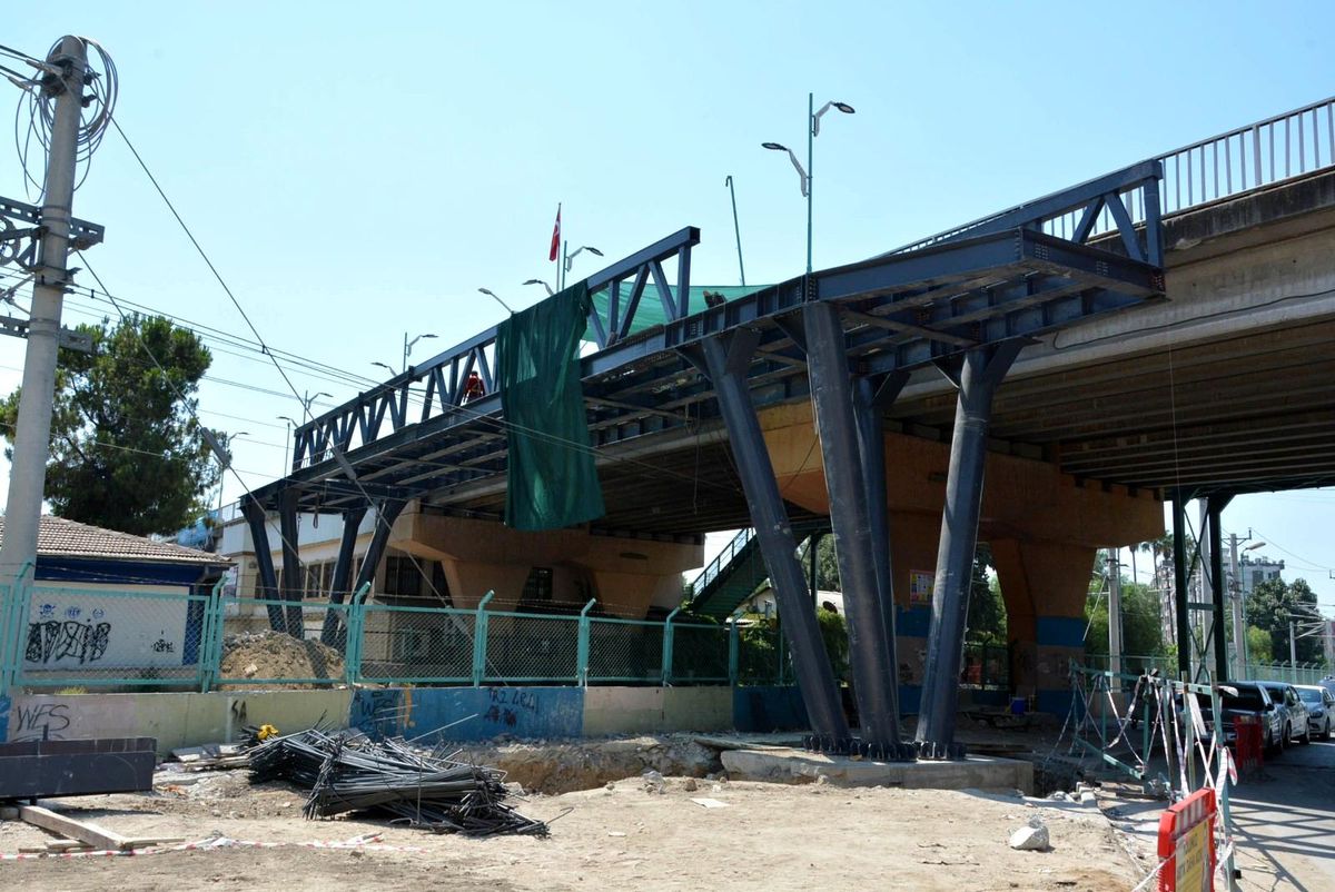 Büyükşehir Belediyesi, Tarsus'taki Sunay Atilla Üstgeçidini yeniliyor