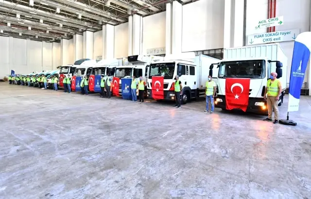 Büyükşehirden yangın bölgesine takviyeler sürüyor: 15 araç yola çıktı