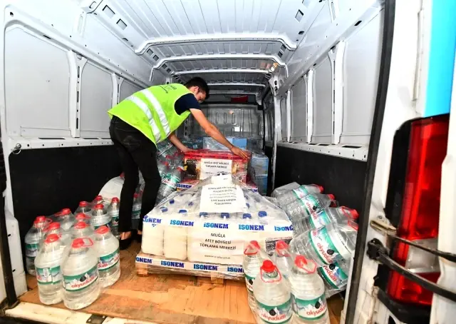 Büyükşehirden yangın bölgesine takviyeler sürüyor: 15 araç yola çıktı